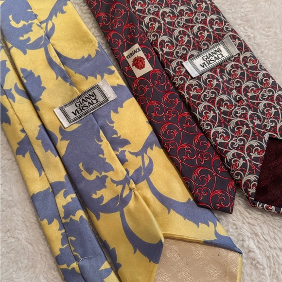 Elegant Yellow and Gray Men's Tie - Picture 3 of 3